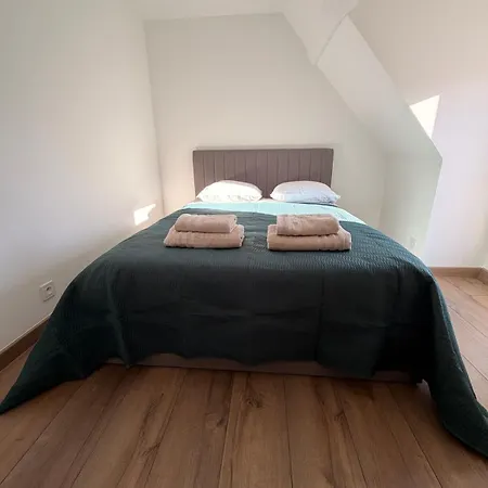 With Cathedral-style Living Room, Unique Character * Étampes